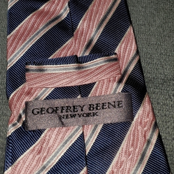 Pink & Dark Blue Striped Necktie Geoffrey Beene - Picture 3 of 7